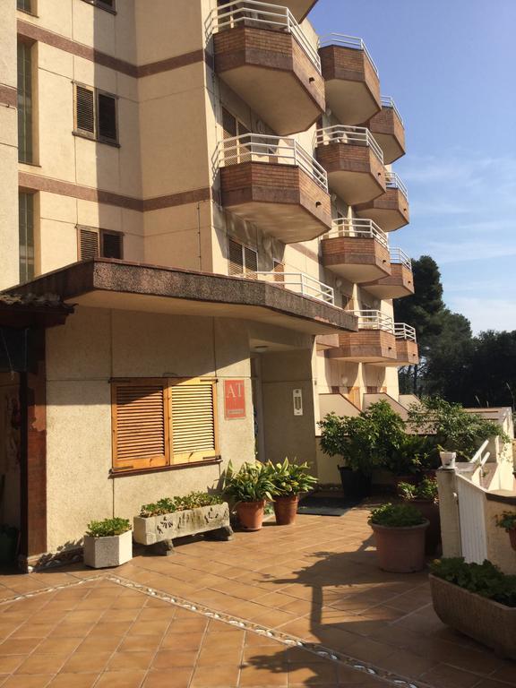 Apartamentos Eva Costa Brava ภายนอก รูปภาพ