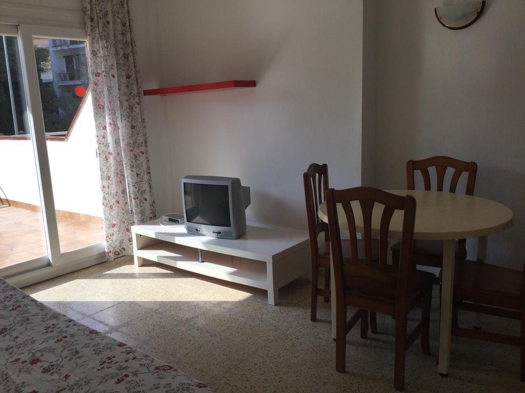 Apartamentos Eva Costa Brava ภายนอก รูปภาพ