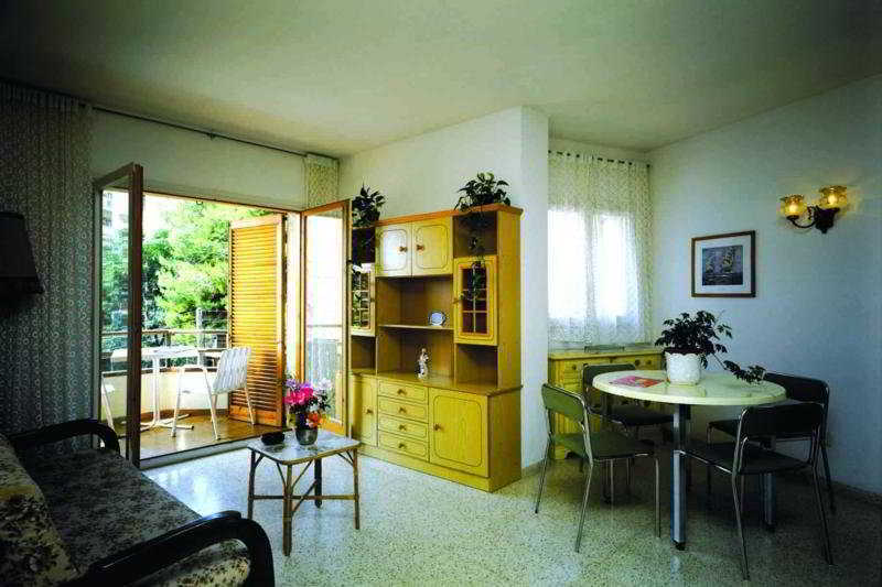 Apartamentos Eva Costa Brava ภายนอก รูปภาพ