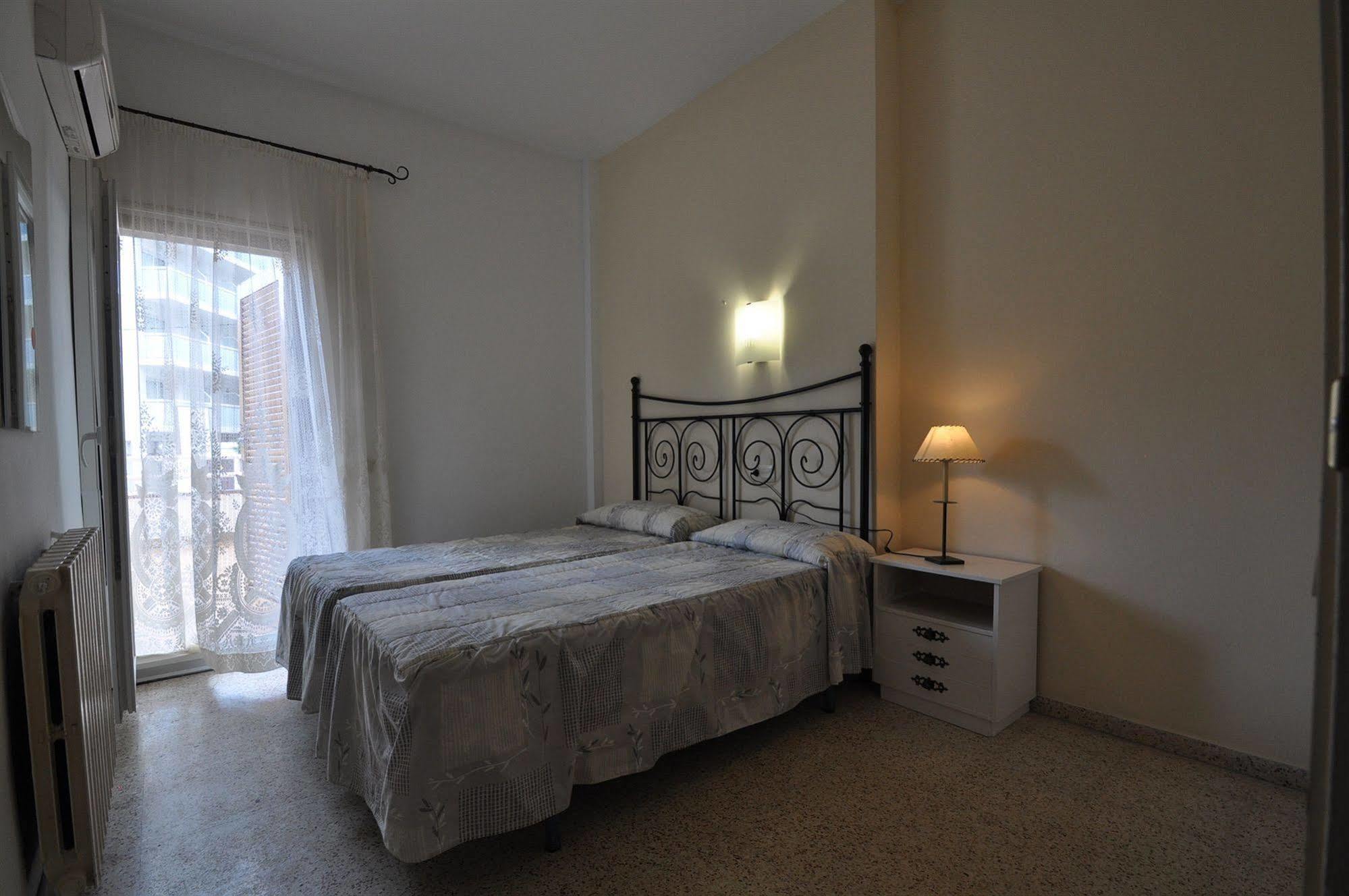 Apartamentos Eva Costa Brava ภายนอก รูปภาพ